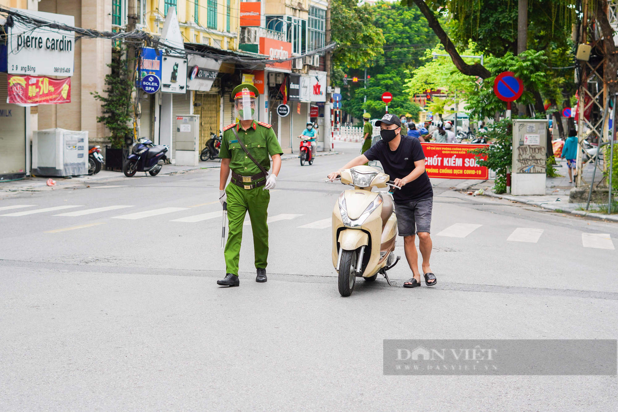 Hà Nội: Triển khai tổ công tác đặc biệt kiểm soát 100% người dân ra đường - Ảnh 6.