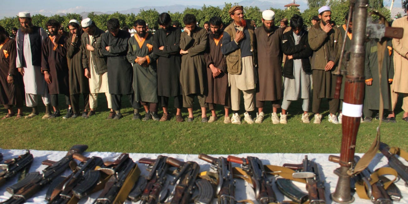 Nhóm khủng bố đánh bom tự sát ở Kabul giết 13 lính Mỹ là ai, có quan hệ gì với Taliban? - Ảnh 3.