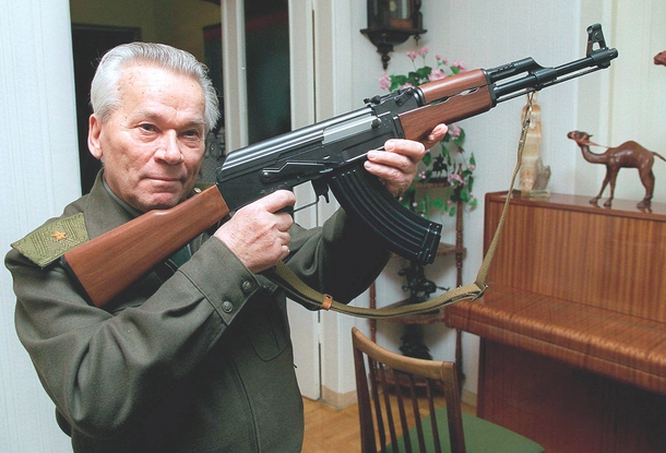 Súng tiểu liên AK-74 có xứng đáng là &quot;hậu bối&quot; của khẩu AK-47? - Ảnh 1.