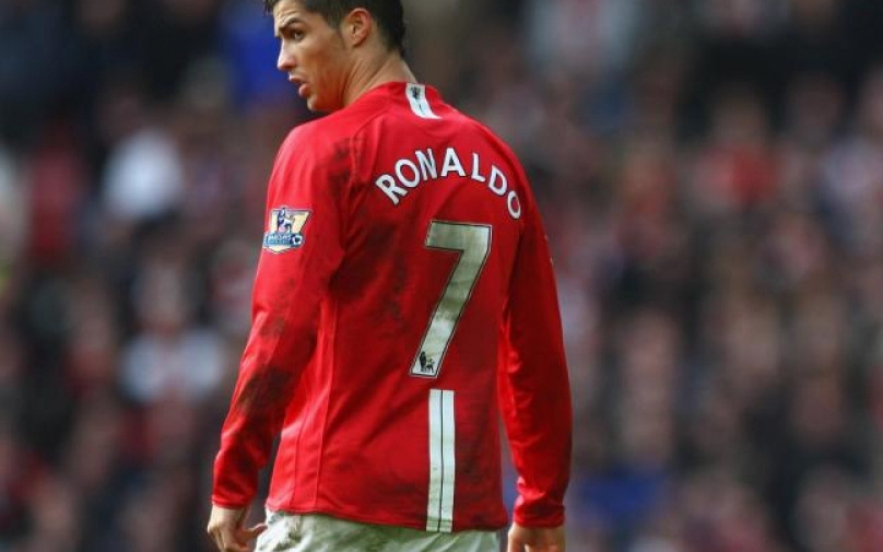 Ronaldo trở lại, M.U kiếm bộn tiền trong nháy mắt