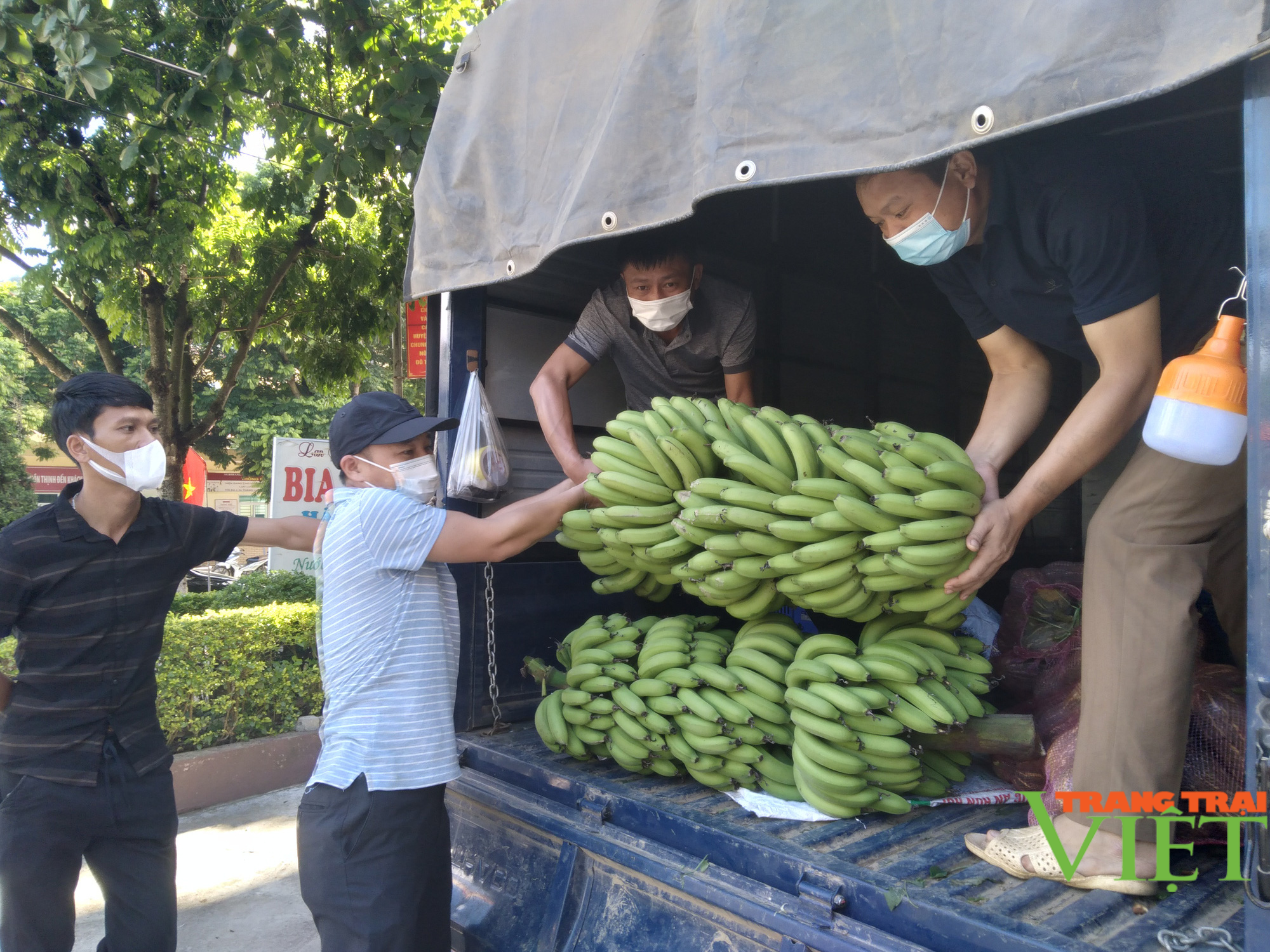 Sơn La: Thuận Châu ủng hộ trên 30 tấn lương thực, thực phẩm cho đồng bào vùng dịch - Ảnh 1.