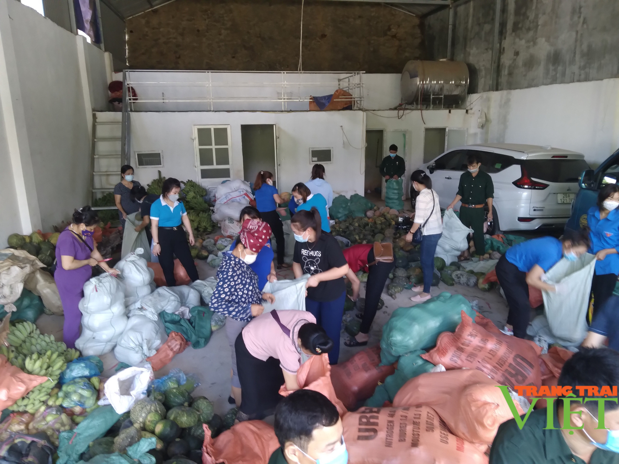 Sơn La: Thuận Châu ủng hộ trên 30 tấn lương thực, thực phẩm cho đồng bào vùng dịch - Ảnh 4.