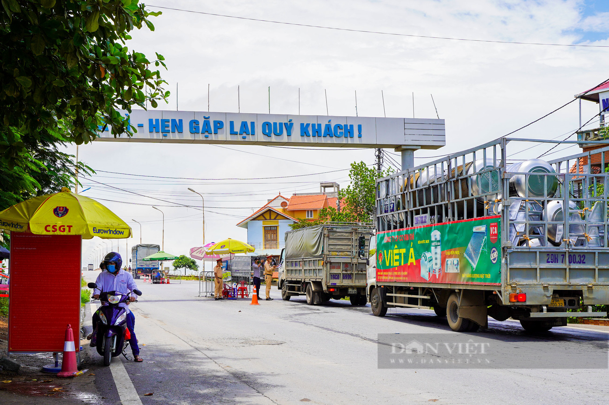 Kiểm soát chặt chẽ xe cứu thương, xe cộng vụ và xe luồng xanh vào Thành phố - Ảnh 3.