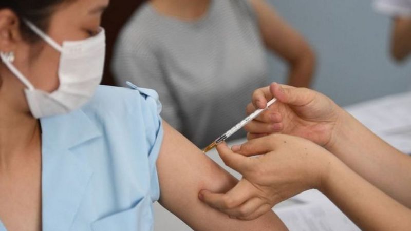 Điều gì xảy ra nếu tiêm vaccine cho người đang bị Covid-19? - Ảnh 1.