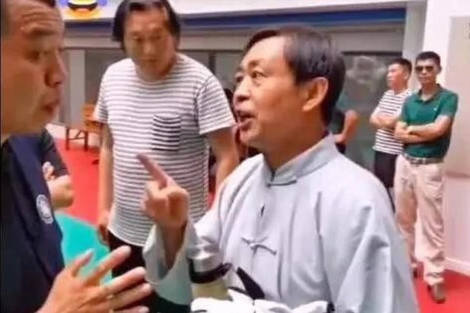 Bị võ sĩ MMA đánh bất tỉnh, bậc thầy Thái cực quyền Trung Quốc nói... bị lừa - Ảnh 1.