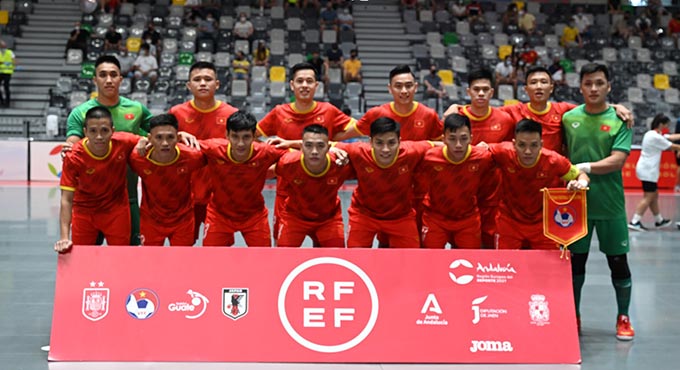 Chạy đà cho World Cup, ĐT futsal Việt Nam suýt đánh bại Nhật Bản - Ảnh 1.