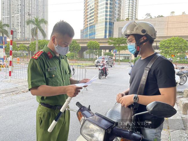 Áp dụng Chỉ thị 16: Sắp khai giảng, ra ngoài mua sách, đồ dùng học tập cho con có vi phạm quy định không?  - Ảnh 3.