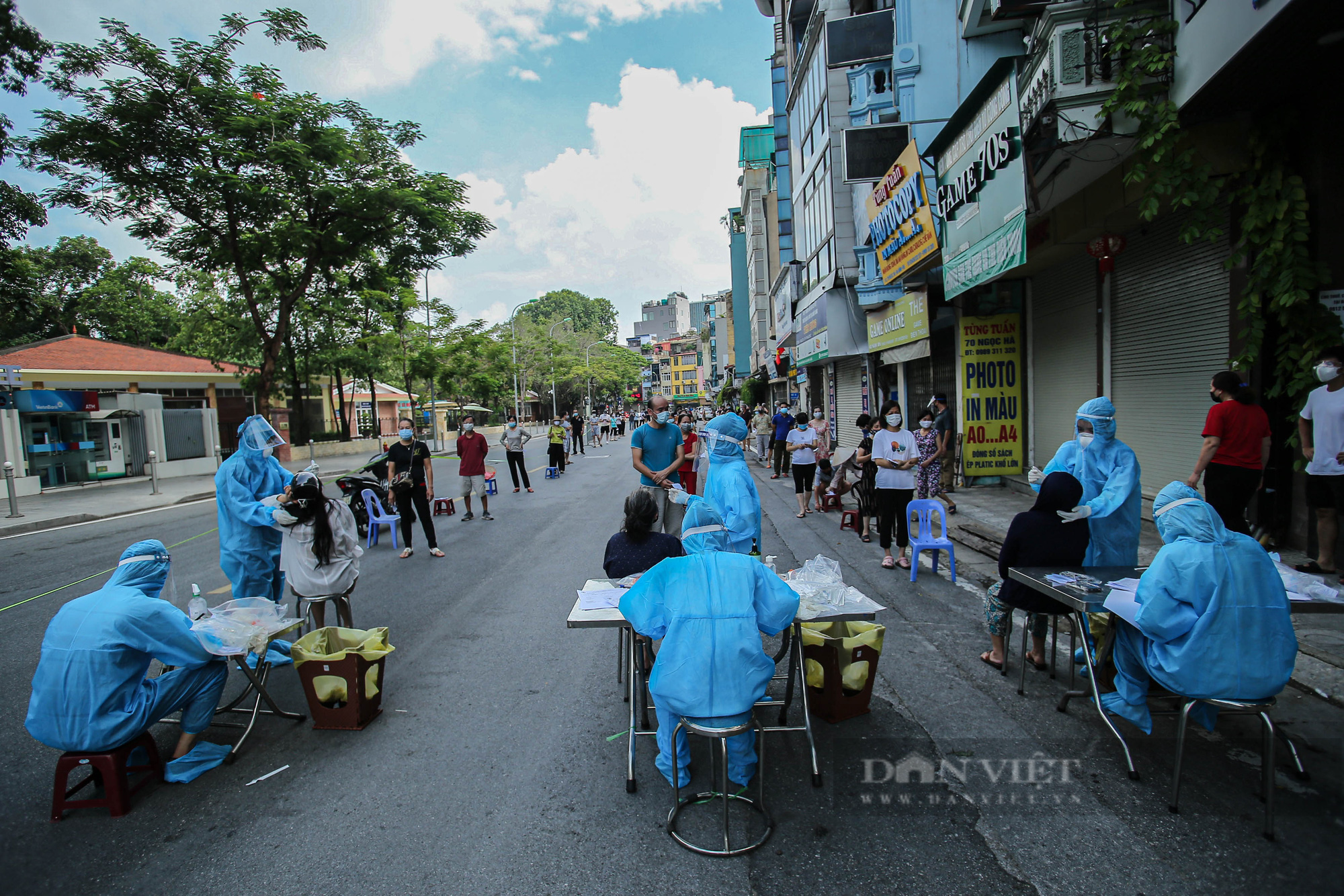 Tình nguyện viên tham gia chống dịch: &quot;Nếu còn sức, chúng tôi còn cống hiến&quot; - Ảnh 9.