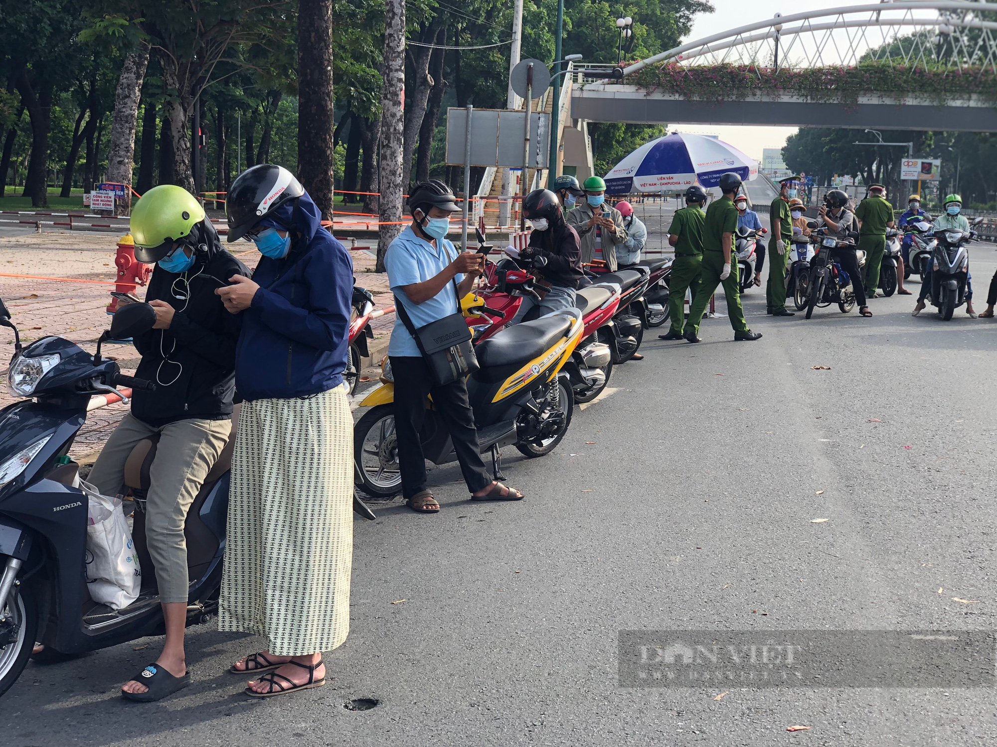 TP.HCM: Tái kiểm tra mã QR &quot;di biến động dân cư&quot; - Ảnh 1.