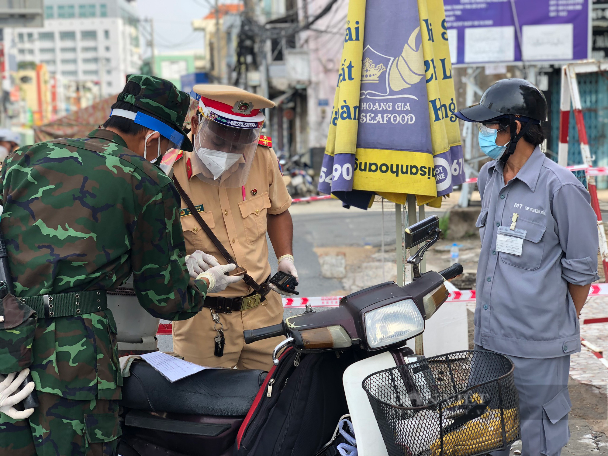 TP.HCM: Tái kiểm tra mã QR &quot;di biến động dân cư&quot; - Ảnh 2.