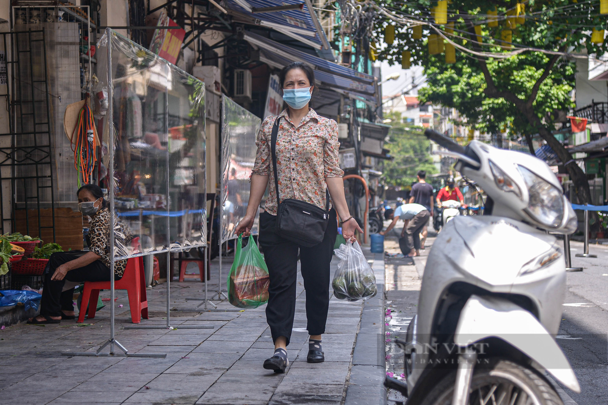 &quot;Chợ nhà giàu&quot; nổi tiếng Hà Nội, đìu hiu, vắng khách sau ngày mở cửa trở lại - Ảnh 12.