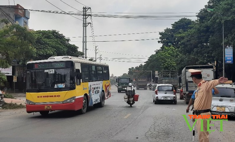 Hòa Bình: Ban hành văn bản quy định mới nhất khi công dân ra vào tỉnh  - Ảnh 1.