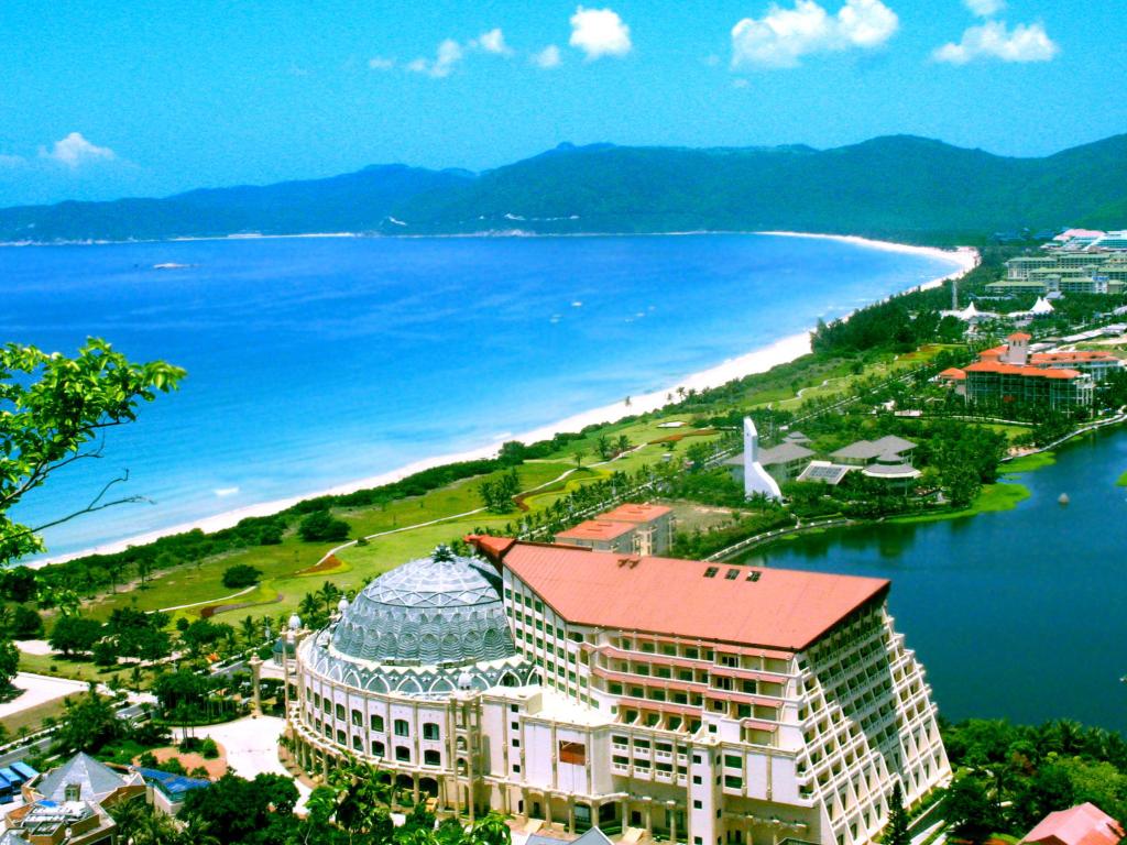 China: Hainan Island - a place that everyone must love - Photo 2.