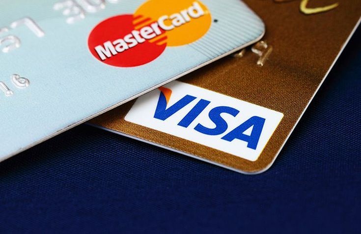 Chi 5.000 tỷ mỗi năm, các ngân hàng “tố”Visa, Mastercard thu phí chưa hợp lý nhưng không chịu giảm - Ảnh 1.