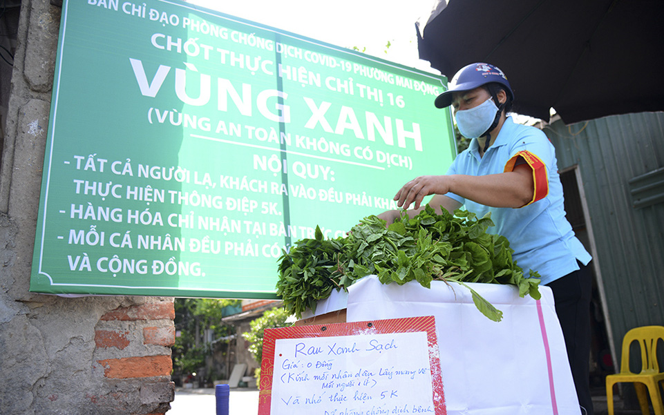Ảnh, Clip: Những "vùng xanh" đầu tiên ở Hà Nội được lập chốt, bảo vệ nghiêm ngặt