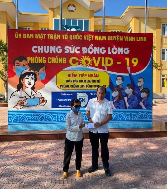 Người phụ nữ mù ở Quảng Trị ủng hộ tiền cho người dân vùng tâm dịch - Ảnh 2.