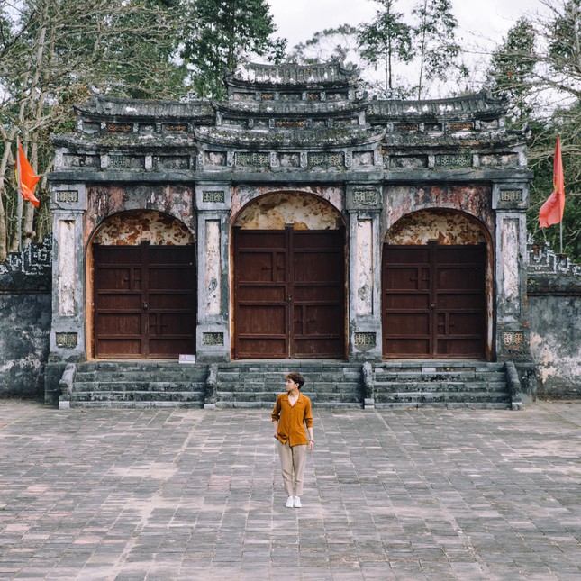 Lăng Minh Mạng: “Lạc trôi” vào không gian của những đền đài uy nghi mang nét đẹp thời gian - Ảnh 4.