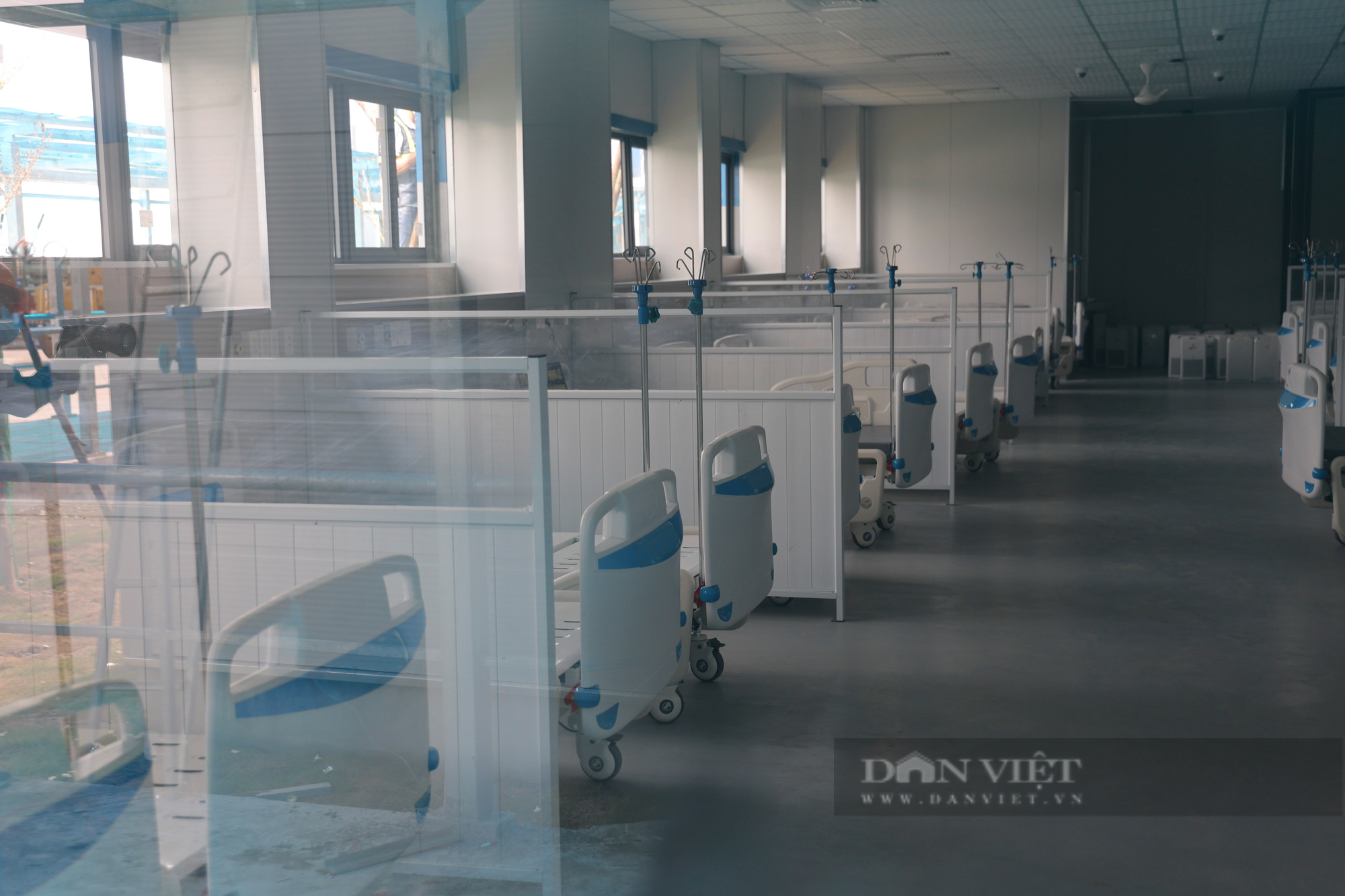 Cận cảnh trang thiết bị, máy móc hiện đại bên trong bệnh viện dã chiến điều trị bệnh nhân Covid-19 lớn nhất Hà Nội - Ảnh 3.