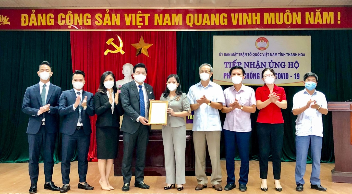 Danko Group trao tặng xe cứu thương và 10.000 bộ kit test nhanh Covid-19 cho tỉnh Thanh Hóa - Ảnh 4.