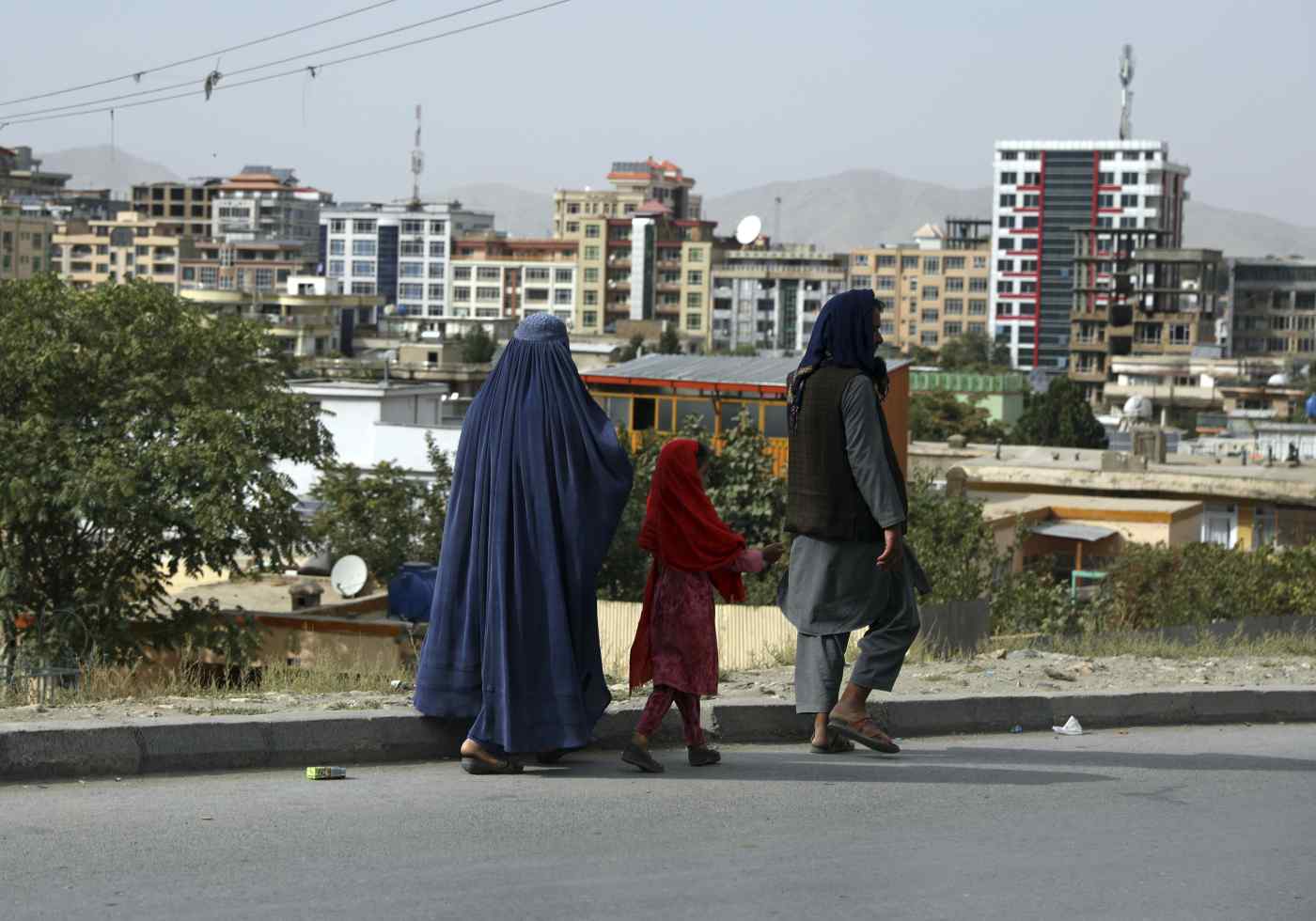 Đối diện với nền kinh tế suy kiệt, Taliban liệu có bỏ được nguồn thu khủng từ ma túy? - Ảnh 1.