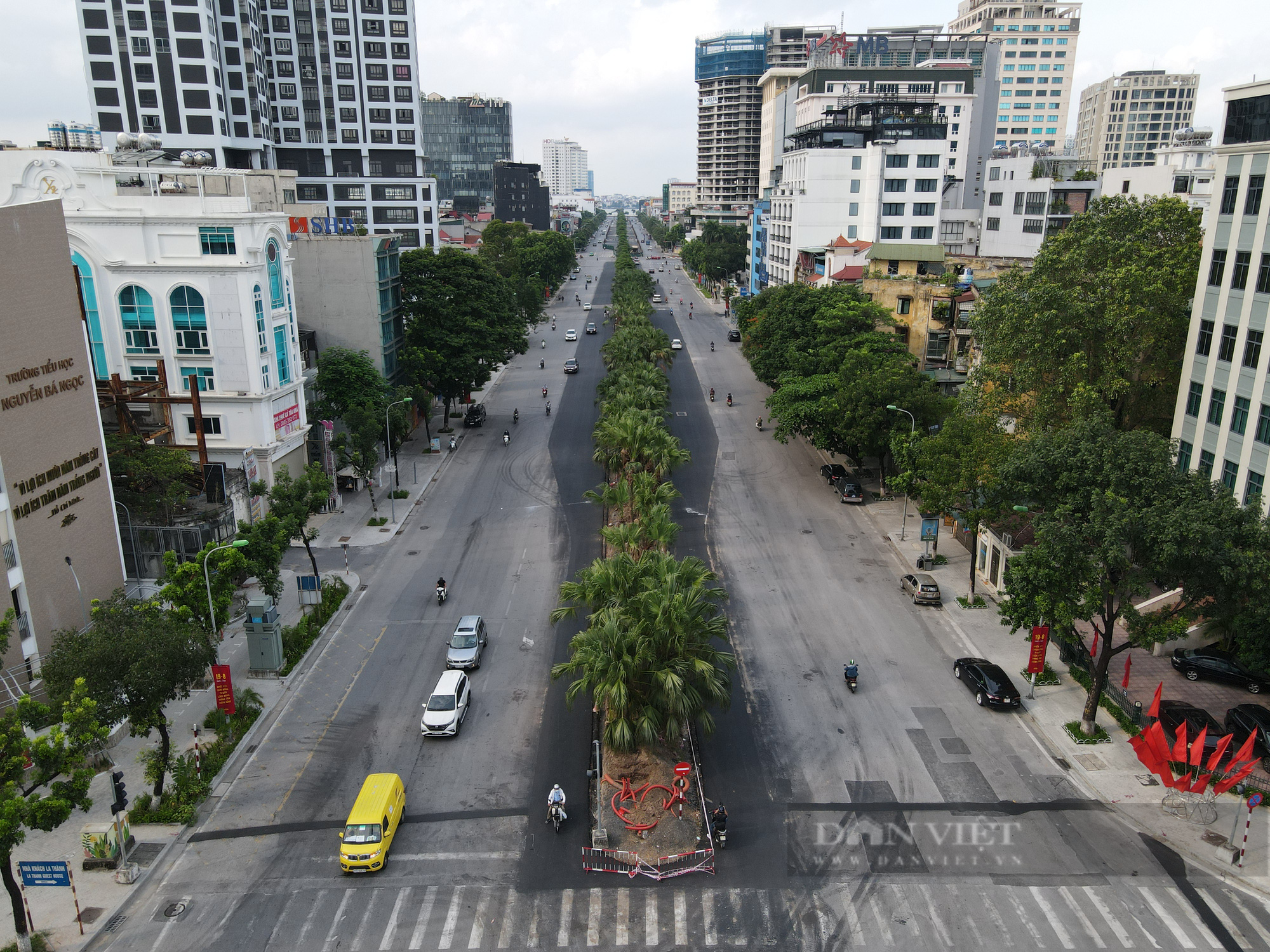 Diện mạo mới của tuyến đường đẹp nhất Thủ đô sau khi được mở rộng thêm 4 làn xe - Ảnh 1.