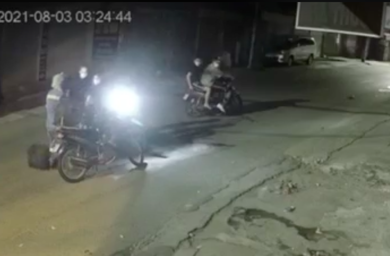 Chị lao công bị cướp trong đêm ở Hà Nội được tặng 2 xe máy mới - Ảnh 3.