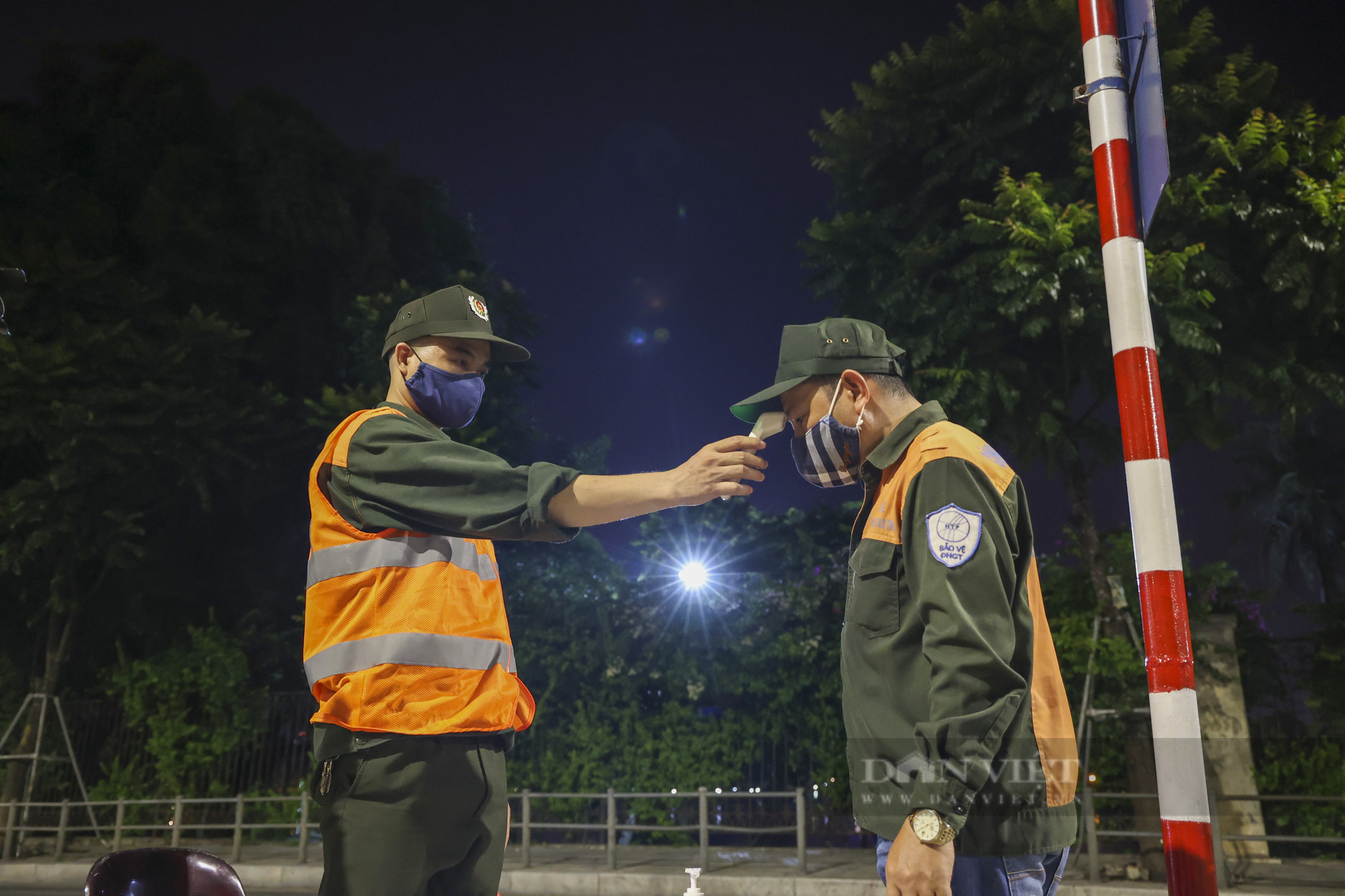 Hà Nội: Công nhân xuyên đêm sửa chữa hầm Kim Liên - Ảnh 2.