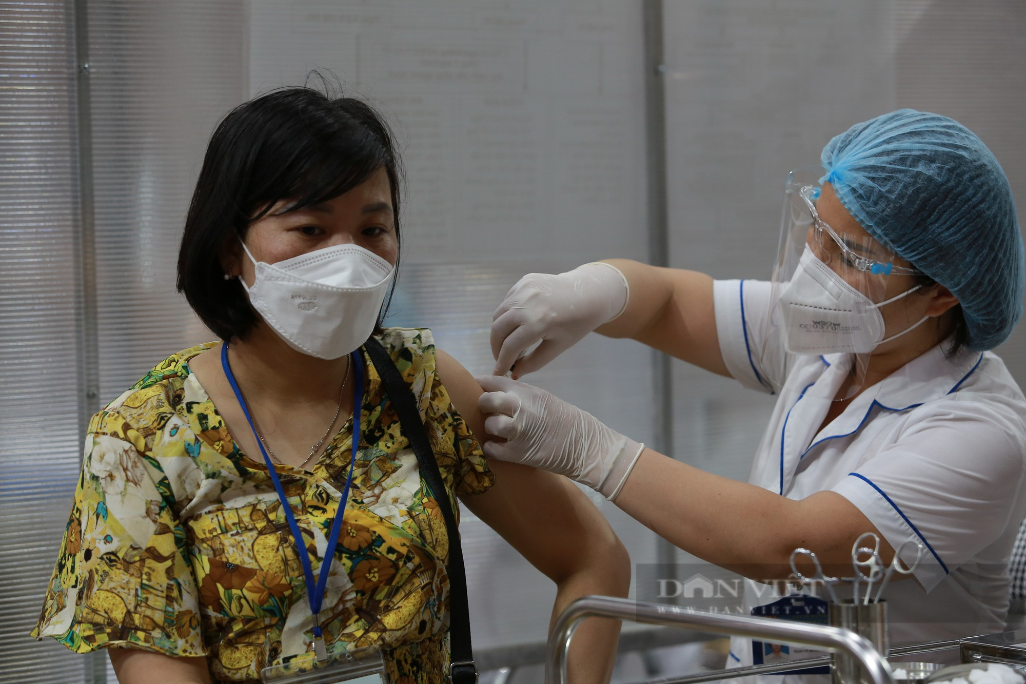 Hà Nội: Nữ bác sĩ về hưu xung phong tham gia vào cuộc chạy đua tiêm vaccine chống dịch Covid-19 - Ảnh 5.