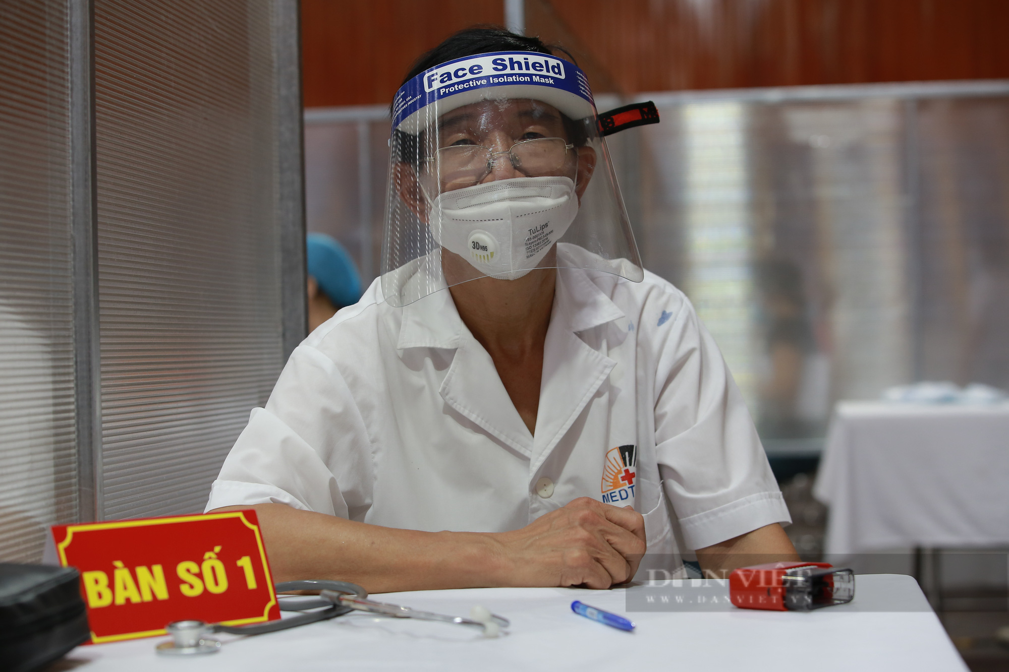 Hà Nội: Nữ bác sĩ về hưu xung phong tham gia vào cuộc chạy đua tiêm vaccine chống dịch Covid-19 - Ảnh 6.