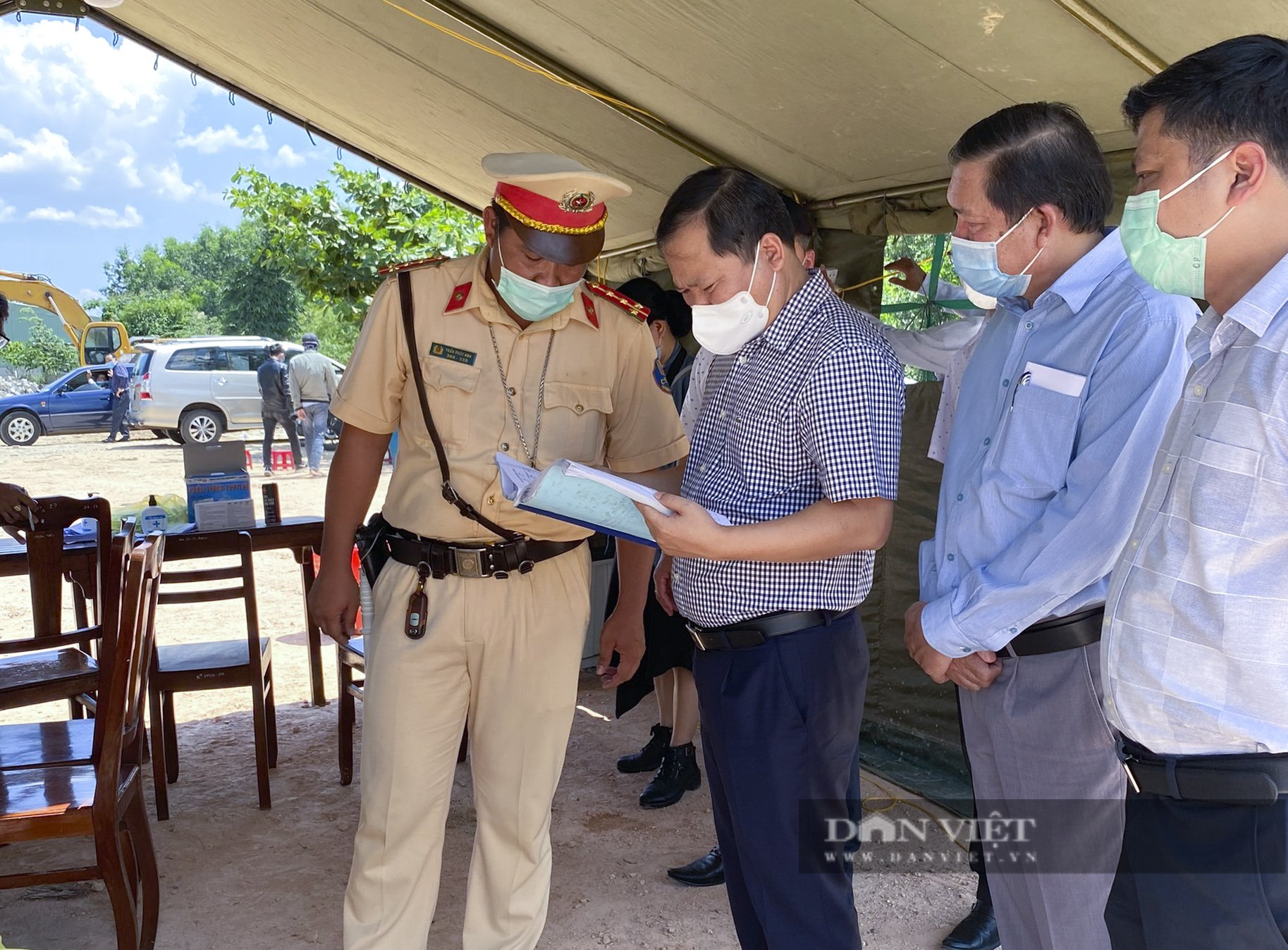 Quan chức nghiện đánh golf - Ảnh 3.