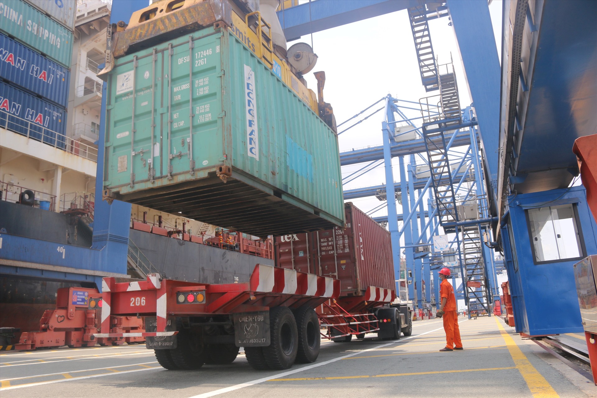 Bộ GTVT kiến nghị Thủ tướng giải phóng container tồn đọng tại Cảng Cát Lái - Ảnh 1.