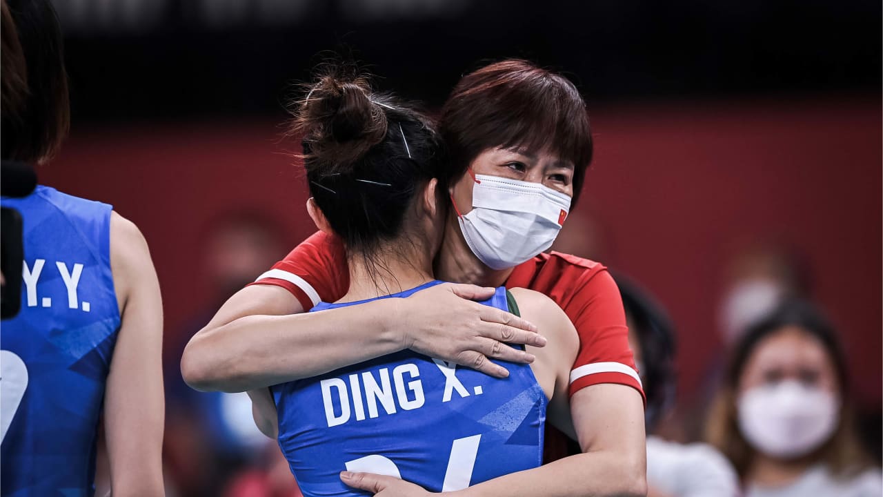 ĐT bóng chuyền nữ Trung Quốc thảm bại tại Olympic 2020, HLV bị &quot;trảm&quot;? - Ảnh 1.