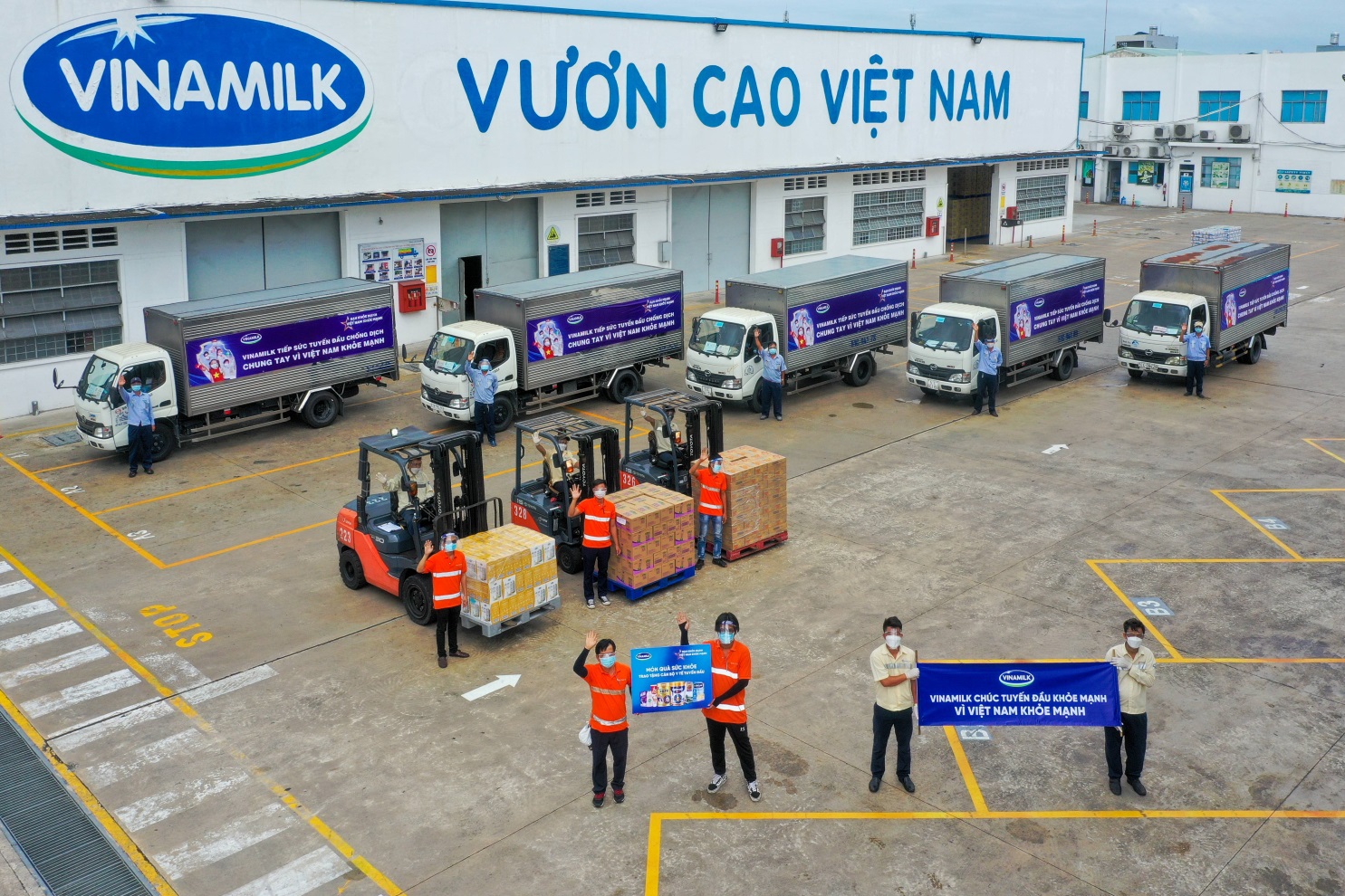 VINAMILK ĐẨY MẠNH HÀNH TRÌNH TIẾP SỨC TUYẾN ĐẦU TRONG GIAI ĐOẠN CAO ĐIỂM CHỐNG DỊCH TẠI 50 BỆNH VIỆN CẢ NƯỚC - Ảnh 1.