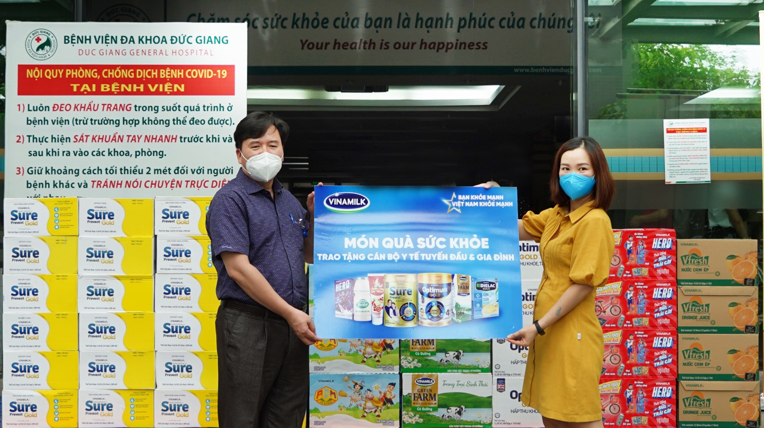 VINAMILK ĐẨY MẠNH HÀNH TRÌNH TIẾP SỨC TUYẾN ĐẦU TRONG GIAI ĐOẠN CAO ĐIỂM CHỐNG DỊCH TẠI 50 BỆNH VIỆN CẢ NƯỚC - Ảnh 2.