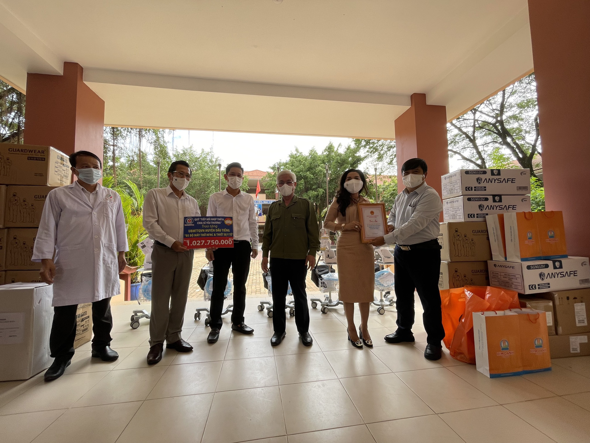 Quỹ từ thiện Kim Oanh hỗ trợ ngành y tế Bình Dương 2,1 tỷ đồng phòng chống Covid-19 - Ảnh 4.