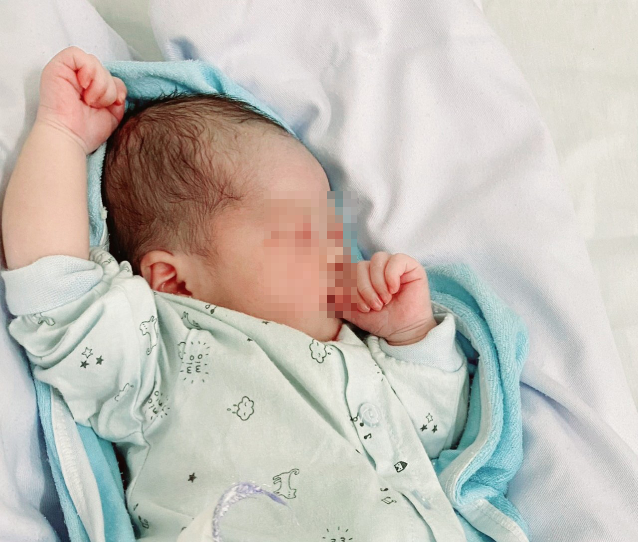 Em bé thứ 6 chào đời từ người mẹ mắc Covid-19 tại BV Bệnh Nhiệt đới Trung ương - Ảnh 1.
