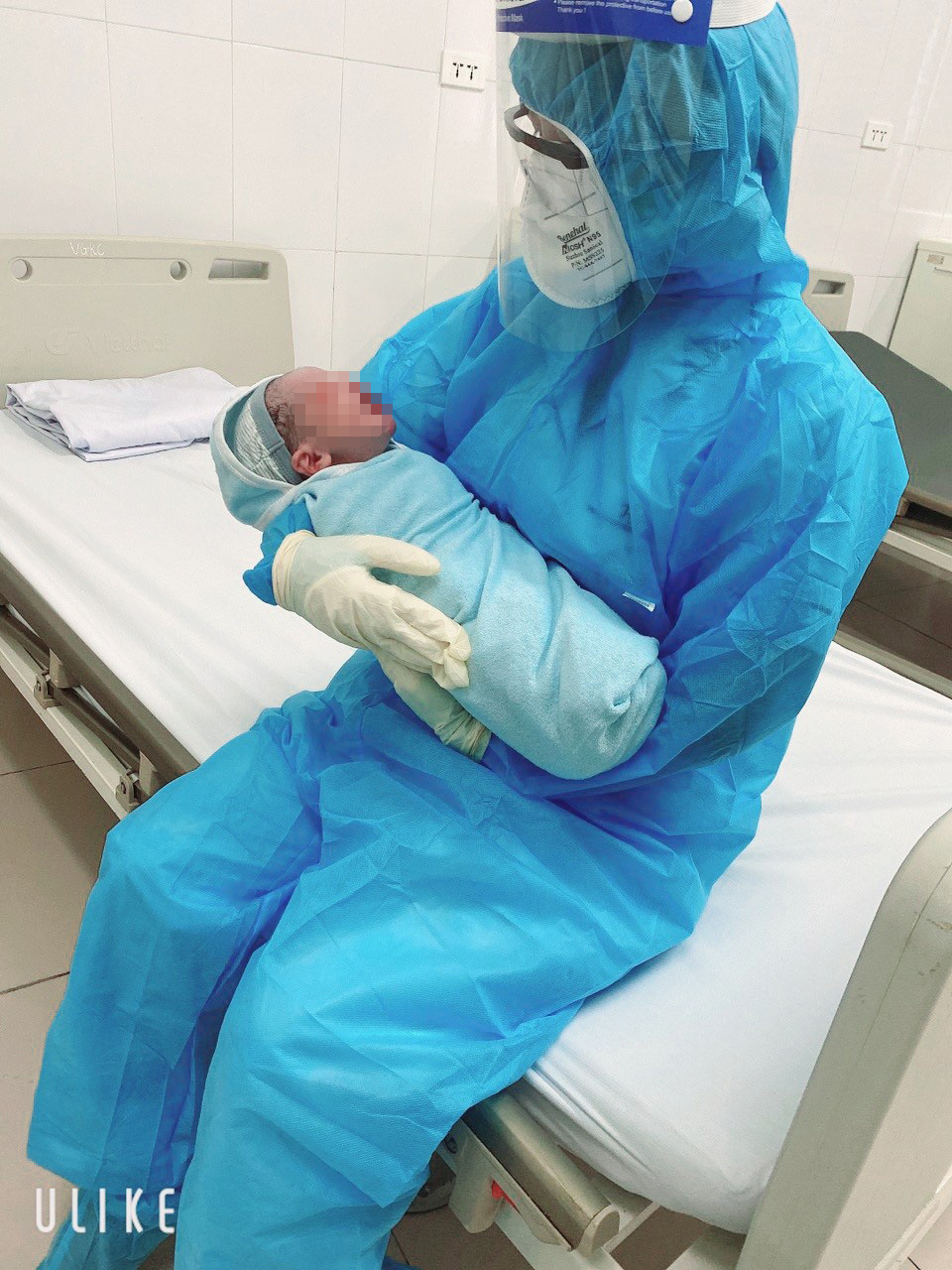Em bé thứ 6 chào đời từ người mẹ mắc Covid-19 tại BV Bệnh Nhiệt đới Trung ương - Ảnh 2.
