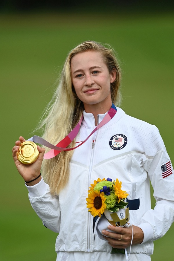 Cận cảnh nhan sắc xinh đẹp của nữ golf thủ đoạt HCV Olympic 2020 - Ảnh 2.