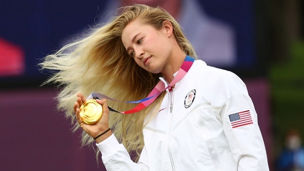 Cận cảnh nhan sắc xinh đẹp của nữ golf thủ đoạt HCV Olympic 2020 - Ảnh 3.