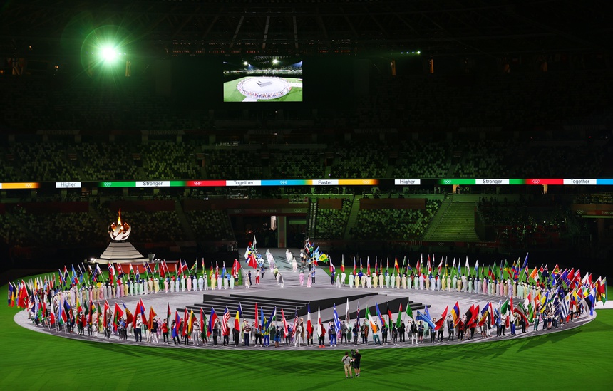 Olympic Tokyo 2020 bế mạc trong màn pháo hoa rực rỡ - Ảnh 2.