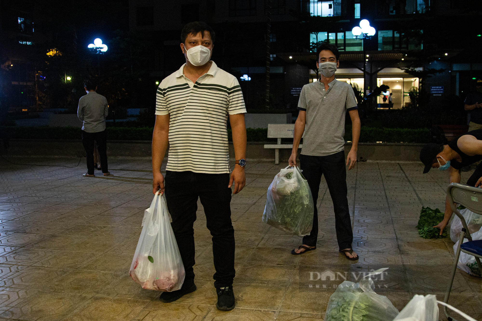 Hà Nội: Ấm áp chương trình “đi chợ hộ” cư dân - Ảnh 12.