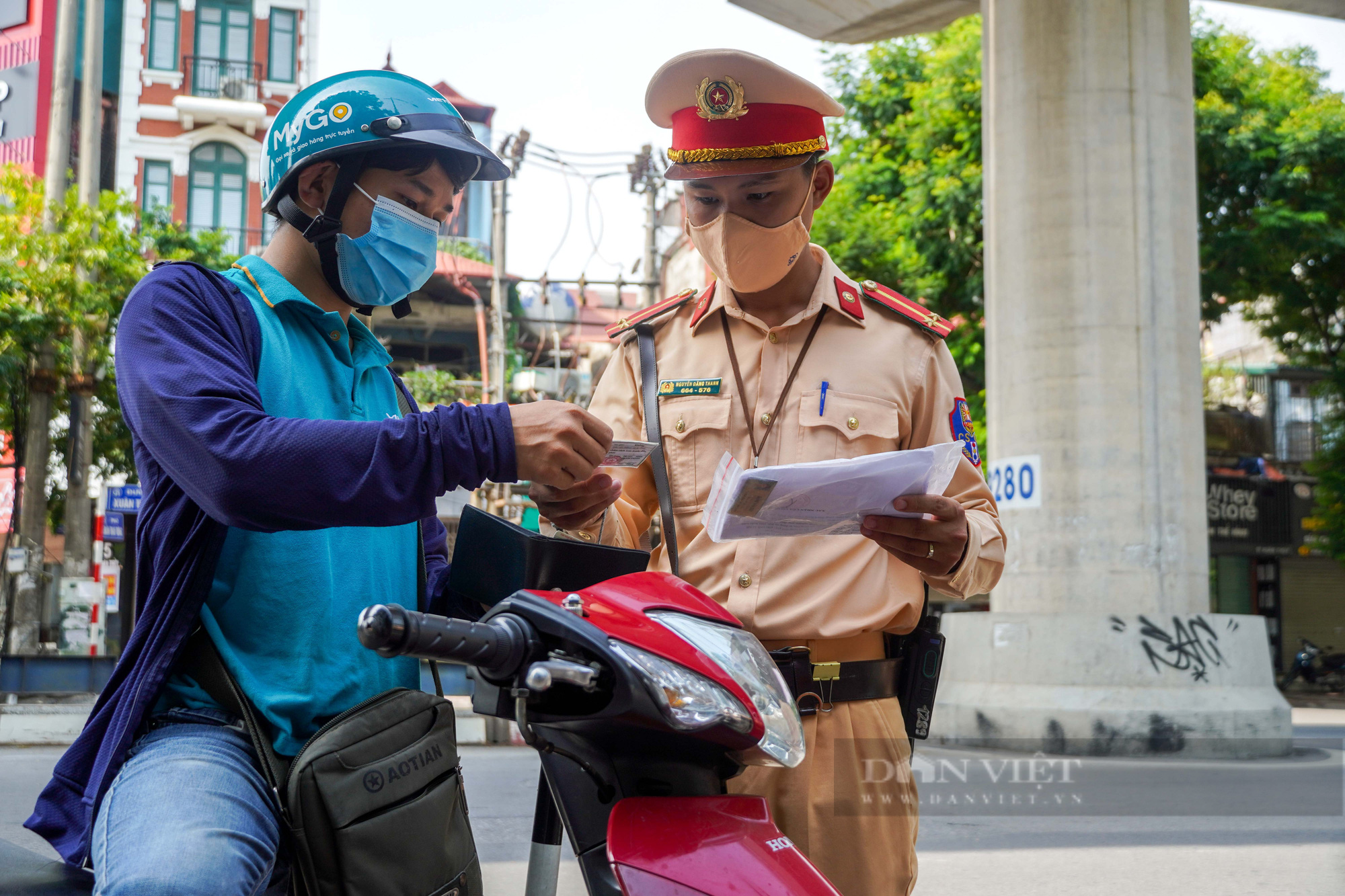 CSGT tuần tra xử lý người vi phạm giao thông, ra đường không lý do trong thời gian giãn cách - Ảnh 4.