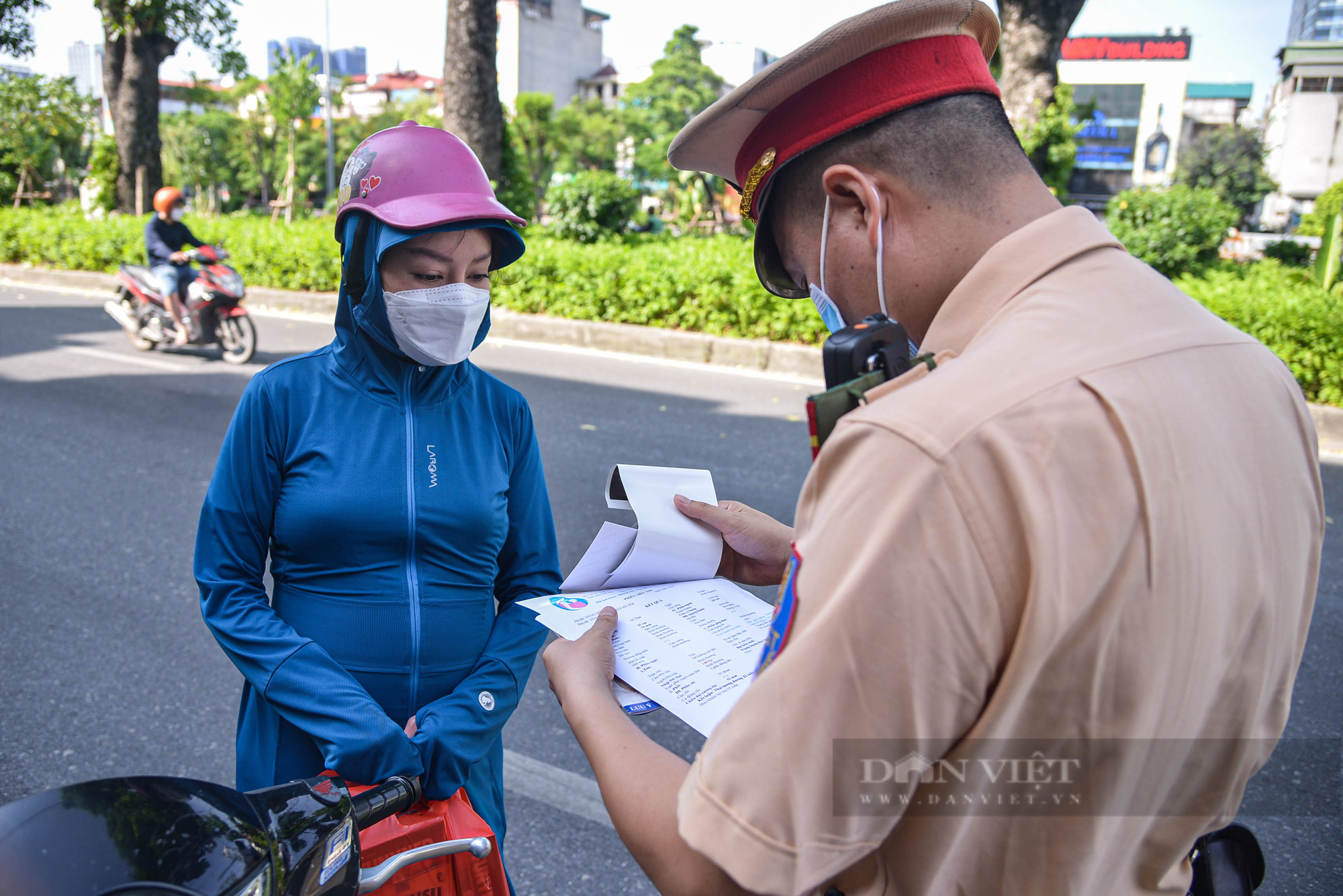 CSGT tuần tra xử lý người vi phạm giao thông, ra đường không lý do trong thời gian giãn cách - Ảnh 11.