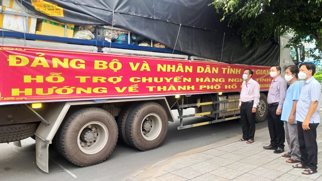 Nghĩa tình cán bộ, hội viên, nông dân tỉnh An Giang gửi tặng đồng bào TP HCM, Bình Dương và Đồng Nai - Ảnh 2.
