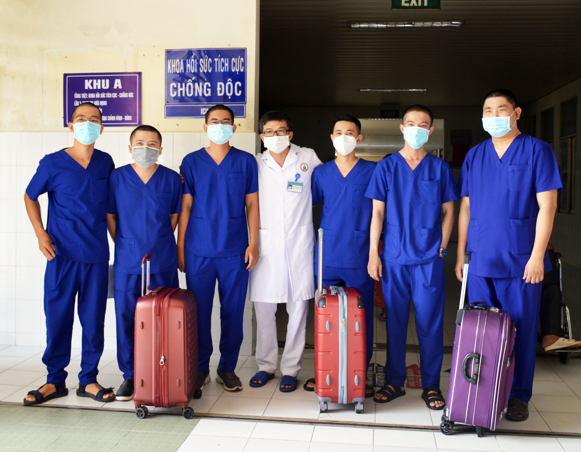 Đoàn y tế của Cà Mau lên đường đi hỗ trợ Bệnh viện Chợ Rẫy  - Ảnh 2.
