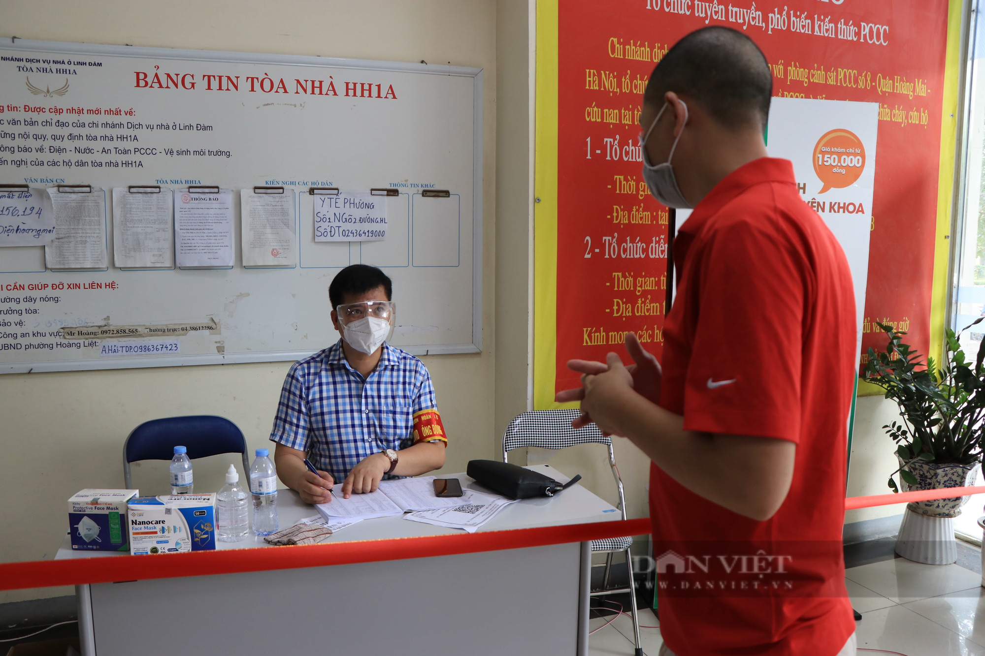 Chung cư Hà Nội siết chặt kiểm soát, cư dân không đầy đủ giấy tờ không được ra ngoài - Ảnh 5.