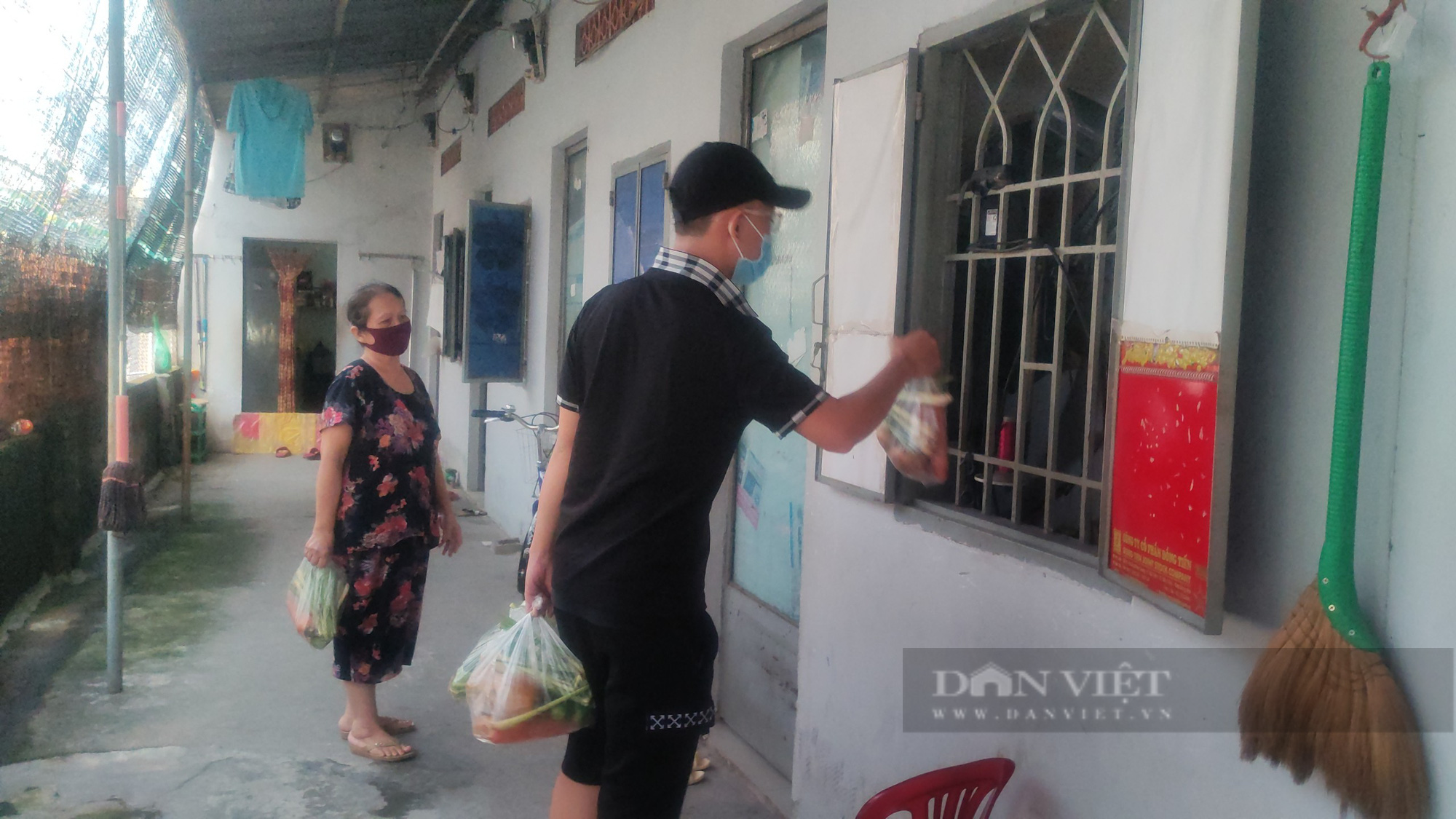 Nông dân Đồng Nai phối hợp với báo Dân Việt tặng 2 tấn rau củ cho người dân vùng phong tỏa - Ảnh 3.