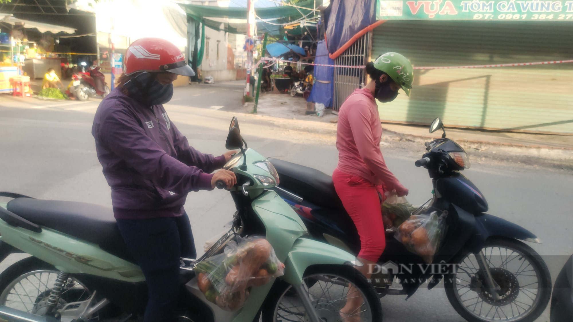 Nông dân Đồng Nai phối hợp với báo Dân Việt tặng 2 tấn rau củ cho người dân vùng phong tỏa - Ảnh 6.