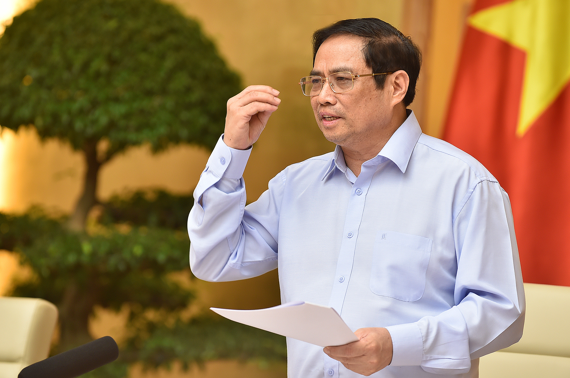 Thủ tướng Phạm Minh Chính: Bộ Tài chính khẩn trương triển khai miễn, giảm thuế để hỗ trợ DN chịu tác động dịch Covid-19 - Ảnh 1.