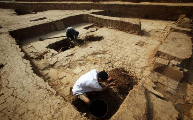Sạt lở đất khiến 168 ngôi mộ lộ ra, chuyên gia vui sướng thấy 6 cổ mộ của hoàng đế Trung Quốc